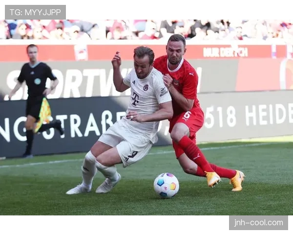 拜仁高层矛盾激化！战术混乱危机浮现，争冠豪门为何陷入“下滑恐慌”？