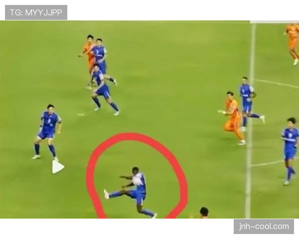 护脸动作中手球判定为何常引发裁判争议？