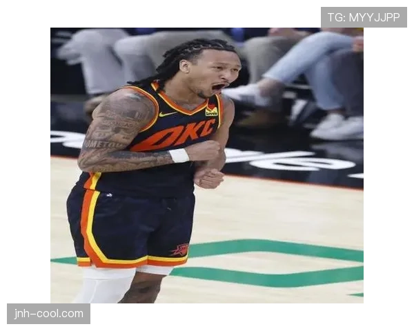 杰伦·威廉姆斯无球切入频繁拉开空间，得分效率显著提升